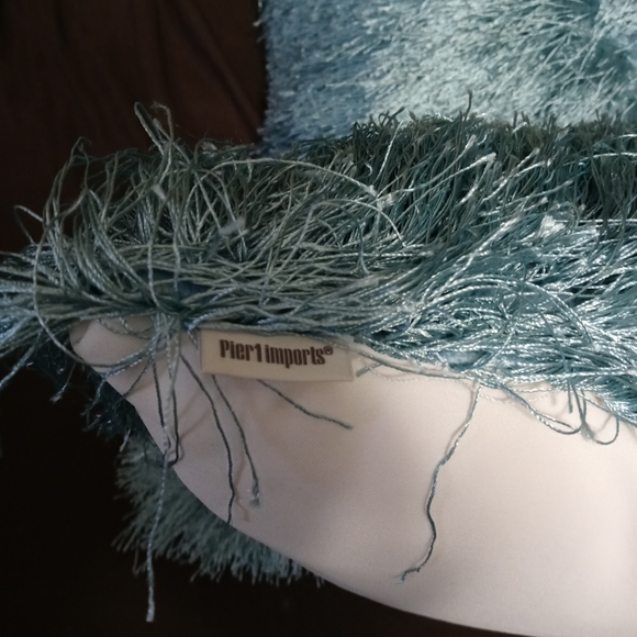 🏖⛵PIER 1 IMPORT TWO FLUFFY PILLOWS 🏝A FANTASTIC VINTAGE GIFT 🎁 - Picture 12 of 13